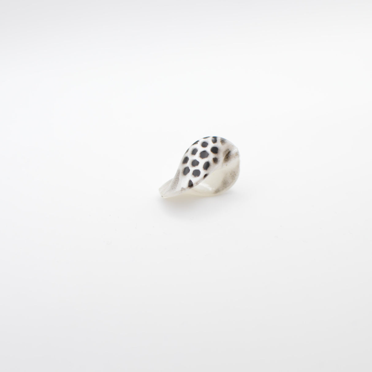 AntiSPOOK 23 _ Permluttweiss-Schwarze Giraffe