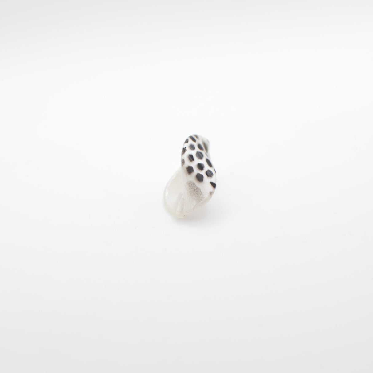 AntiSPOOK 23 _ Permluttweiss-Schwarze Giraffe